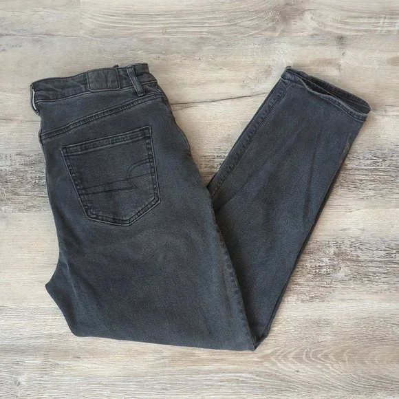 American Eagle Stretch Mom Jean - Picture 3 of 6